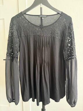 Cable & Gauge Black Lace Yoke Long-Sleeve Blouse